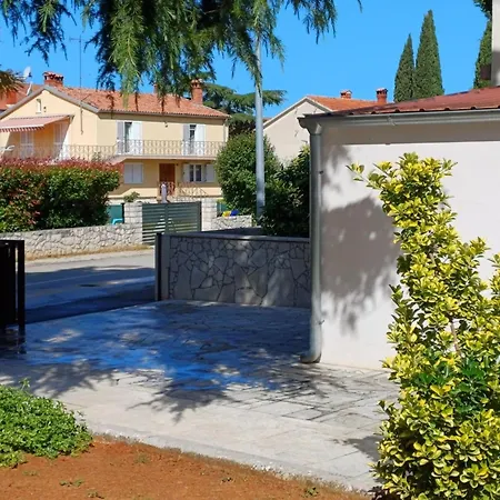Sunny Street Ρόβινι